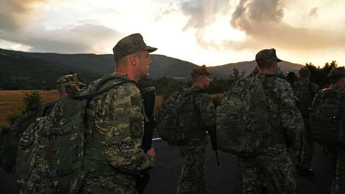 Svečanost završetka obuke vođa i prijem ratnih zapovjednika u Kninu