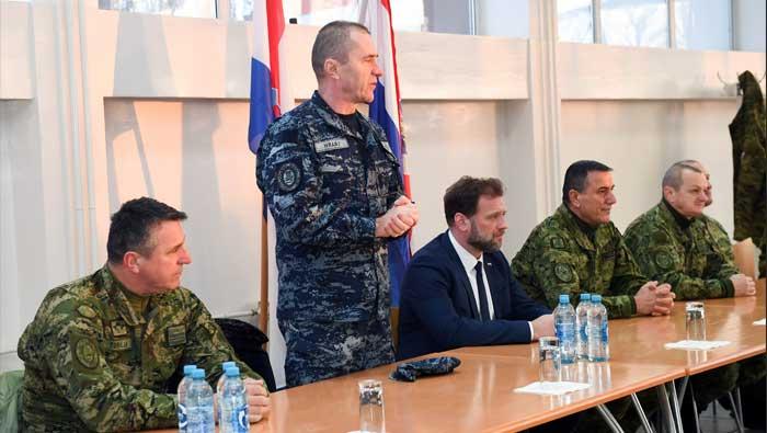 Ministar Banožić s pripadnicima 2. HRVCON-a koji se upućuju u NATO aktivnost u Mađarsku