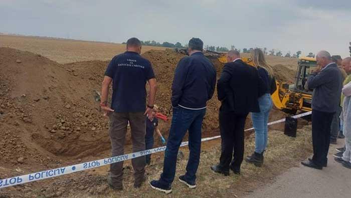 Pronađena masovna grobnica s tri žrtve na Ovčari kod Vukovara Pronađena masovna grobnica s tri žrtve na Ovčari kod Vukovara