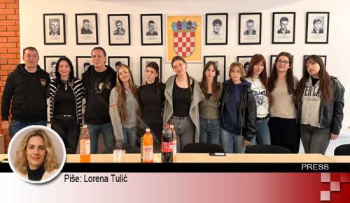 Dugo Selo: Učenici Veterinarske škole Zagreb s pripadnicima legendarnih 'Crnih mambi' | Domoljubni portal CM | Press